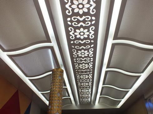 Panneaux de plafond en aluminium de plaine d'agrafe de cloison de plat de bande en métal pour la station de métro de souterrain